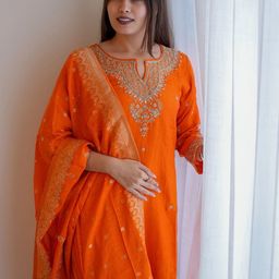 DIVASTRI Women Ethnic Motifs Embroidered Beads and Stones Kurta with Trousers & Dupatta-image-40