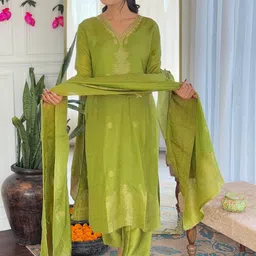 Growdamy Women Floral Embroidered Kurta with Trousers & Dupatta-25