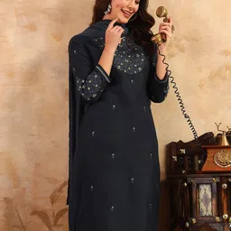 ARADHNA Women Floral Embroidered Regular Thread Work Kurta with Trousers & With Dupatta-picture-26