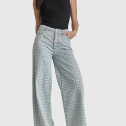 DKNY Women Straight Fit Low-Rise Highly Distressed Jeans-image-47