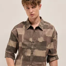 THE BEAR HOUSE Men Relaxed Fit Spread Collar Abstract Printed Casual Shirt-picture-25