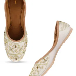 Anouk Women Embellished Ethnic Mojaris Flats-image-62