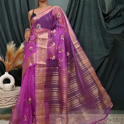 DIVASTRI Floral Embroidered Organza Saree-image-83