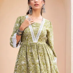 Shae by SASSAFRAS Floral Printed V-Neck Gotta Patti Gotta Patti Pleated Kurti-image-86