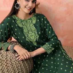 Bhuja Paisley Printed Round Neck Straight Kurta-24