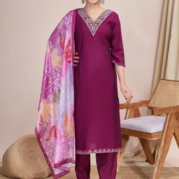 BINDUDI Floral Yoke Design V-Neck Chanderi Silk Straight Kurta With Trouser & Dupatta-image-34