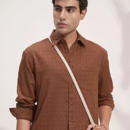 HIGHLANDER Men Relaxed Fit Textured Spread Collar Cotton Casual Shirt-80