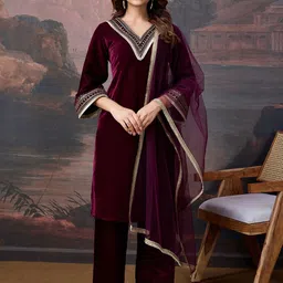 House of Pataudi Women Embroidered Kurta & Trouser With Dupatta-picture-9