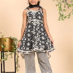 Cutiekins Girls Printed Regular Gotta Patti Kurta with Palazzos & Dupatta-picture-12