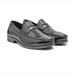 Bold Bunny Men Textured Leather Loafers-picture-16