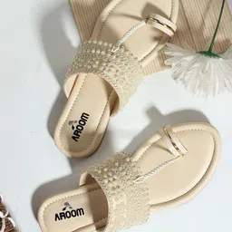 AROOM Women Ethnic Embellished One Toe Flats-image-14