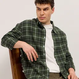 THE BEAR HOUSE Men Relaxed Fit Tartan Checked Spread Collar Cotton Casual Shirt-image-49