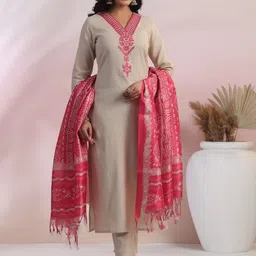 Anni Designer Women Floral Embroidered Regular Kurta with Trousers & With Dupatta-image-45