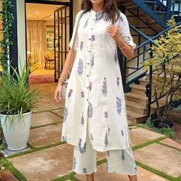 GoSriKi Floral Printed Mandarin Collar A-Line Kurta With Trousers-picture-24