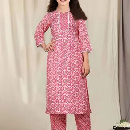 Vetrokart Girls Floral Printed Regular Thread Work Raw Silk Kurta with Trousers-image-54