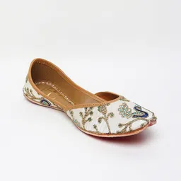 GLAM STORY Women Ethnic Embroidered Mojaris-image-7