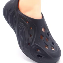 Svaar Men Self Design Clogs image 2