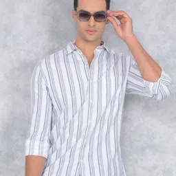 Crimsoune Club Men Smart Spread Collar Vertical Striped Cotton Casual Shirt-image-88