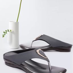 HUNYZA FOOTWEAR Women Solid Open Toe Flats With Buckles-image-87