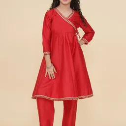 Bitiya by Bhama Girls Floral Yoke Design V-Neck Zari Angrakha Kurta With Trousers-image-70