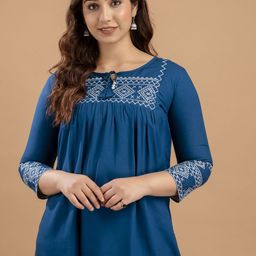 AVAYAYAT Women Solid Keyhole Neck Top-picture-10