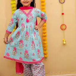 THE WEAVERS SHOP BY RAAVI Girls Floral Printed Angrakha Mirror Work Pure Cotton Kurta with Trousers & With-image-15