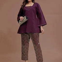 Tikhi Imli Woven Design V-Neck Top With Brocade Inner And Trousers Co-Ords-picture-29