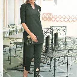 DISHWA FASHION Embroidered Mandarin Collar Tunic With Trousers Co-Ords-picture-3