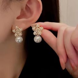 ONUYX Floral Studs Earrings-11