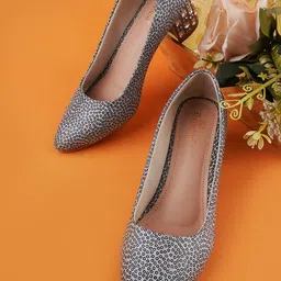 Dollphin Women Grey Heels-44