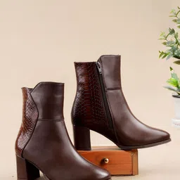 riffway Women Textured Block-Heeled Regular Boots-3