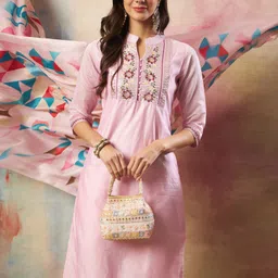 VredeVogel Women Floral Embroidered Regular Chanderi Silk Kurta with Trousers & With Dupatta-image-59