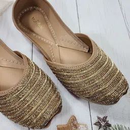 Fulkari Women Embellished Ethnic Mojaris Flats-picture-31