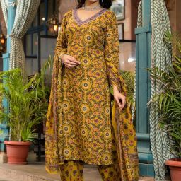 klosia Women's Viscose Printed Kurta Pant With Dupatta Set image 5