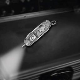 Victorinox Swiss Army Knife - Signature - 7 Functions, DO-IT-YOURSELF Champion, Multi-utility Tool with LED - Grey, 58 mm image 3