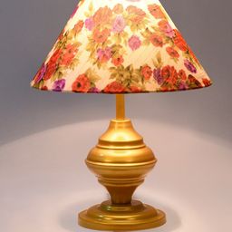 foziq Gold Toned & Red Printed Triangle Table Lamp image 2