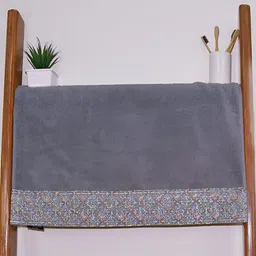 RANGOLI Grey & Green Double- Ply Terry Cotton 550 GSM Bath Towel-8