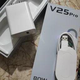 UXE 80 W Quick Charge 4.8 A Wall Charger for Mobile with Detachable Cable-15