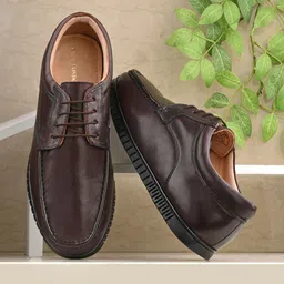 CLOG LONDON Men Textured Leather Derbys-88