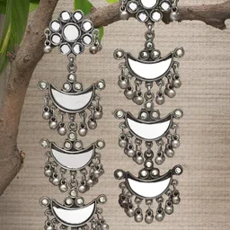 Moedbuille Crescent Shaped Chandbalis Earrings-8