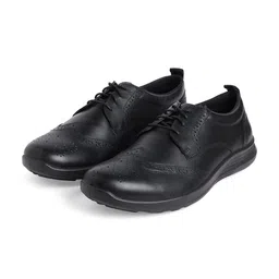 ERGON Men Textured Leather Brogues-15