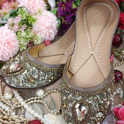 Fulkari Women Embellished Ethnic Mojaris Flats-image-32