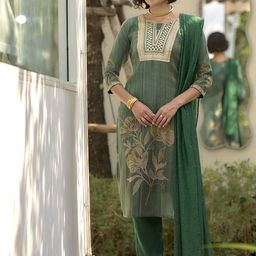 Peach Petals Women Floral Printed Kurta with Trousers & Dupatta-image-60