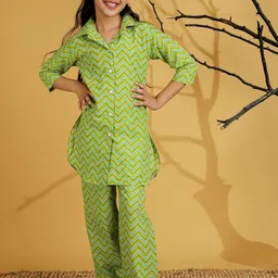 Aj DEZInES Girls Zig-zag Printed Shirt Collar Pure Cotton Tunic With Trouser-picture-52