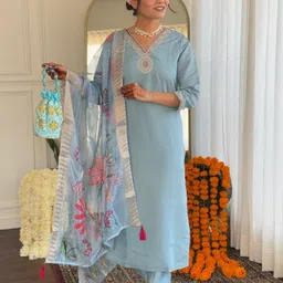 THE52 Women Floral Embroidered Regular Thread Work Pure Silk Kurta with Trousers & With Dupatta-36