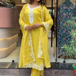 Lilots Women Ethnic Motifs Embroidered RegularKurta with Trousers & With Dupatta-40