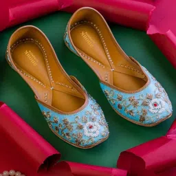 Anouk Women Ethnic Mojaris with Embroidered Flats-image-82