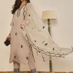 VredeVogel Floral Embroidered Sequinned Straight Kurta With Trousers & Dupatta-picture-5