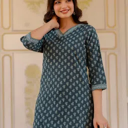 Nayo Floral Printed V-Neck Cotton Tunic-image-98