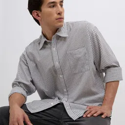 Espanshe Men Vertical Striped Spread Collar Cotton Casual Shirt-image-4